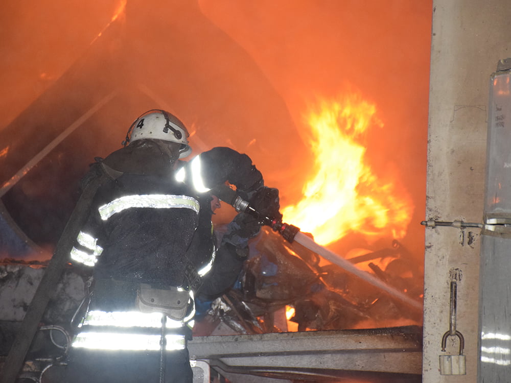 В Миколаєві горів суднобудівний цех | Корабелов.ИНФО image 2