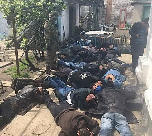 "Стреляли из автоматов": в Широкой Балке накрыли группу наркоторговцев, которую «крышевал» полицейский | Корабелов.ИНФО image 20