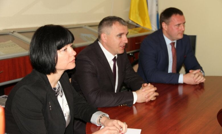 Сенкевич представил нового начальника управления охраны здоровья горсовета | Корабелов.ИНФО