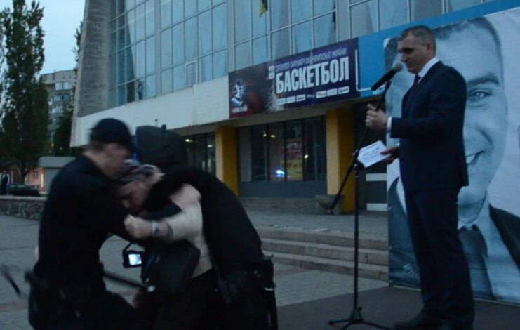«Мразь! Вредитель! Предатель!» - бывший сторонник Александра Сенкевича напал на мэра Николаева | Корабелов.ИНФО