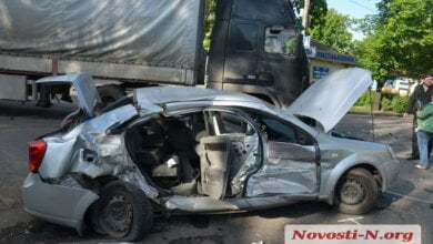 В Николаеве столкнулись фура и «Шевроле» - 1 человек в больнице | Корабелов.ИНФО image 1
