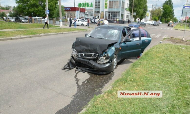 В Николаеве столкнулись два такси с пассажирами — пострадали оба водителя | Корабелов.ИНФО image 1