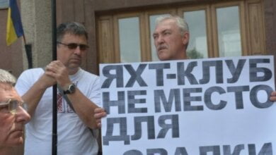 В Николаеве протестовали против свалки грунта в акватории пляжа "Чайка" | Корабелов.ИНФО image 1