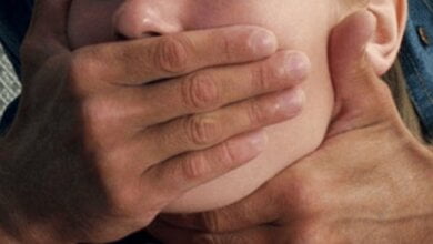 В Николаеве задержали двух мужчин, изнасиловавших 17-летнюю девушку в подъезде жилого дома | Корабелов.ИНФО