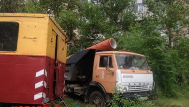 "Есть подозрение, что озеро наполнялось нечистотами отсюда". "Николаевводоканал" ремонтирует коллектор на ул. Ольжича | Корабелов.ИНФО image 1