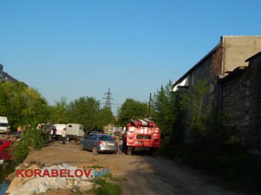 Автомобиль с девушкой угодил в озеро, наполненное канализационными стоками, в Корабельном районе | Корабелов.ИНФО image 5