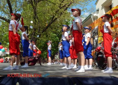 "Розквітай, переможна весно!" Колектив школи мистецтв Корабельного району подарував миколаївцям незабутнє свято | Корабелов.ИНФО image 13