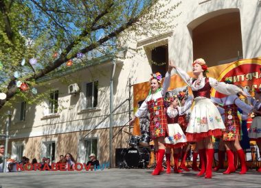 "Розквітай, переможна весно!" Колектив школи мистецтв Корабельного району подарував миколаївцям незабутнє свято | Корабелов.ИНФО image 38