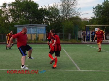 Заводская спартакиада: "глиноземщики" сражаются в мини-футбольных матчах (ВИДЕО) | Корабелов.ИНФО image 9