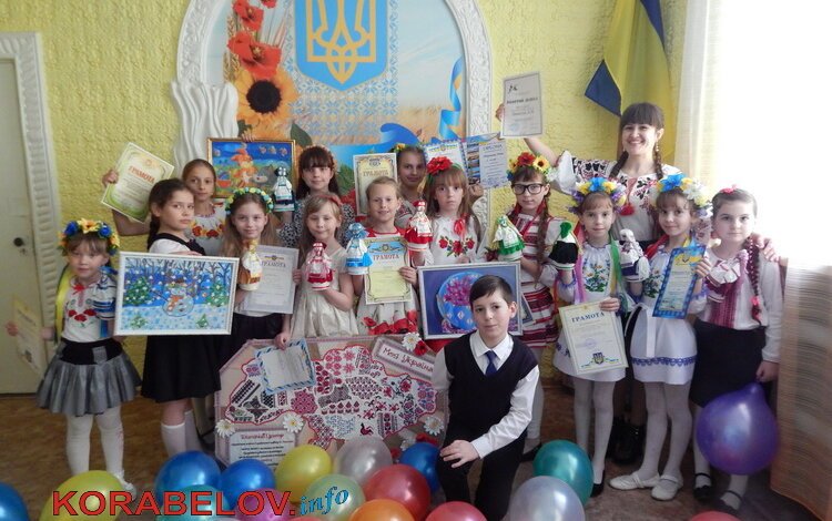 "Мы - отличная команда". В Детском центре внешкольной работы Корабельного района отметили День вышиванки | Корабелов.ИНФО image 13