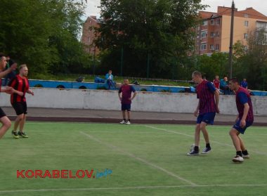 Заводская спартакиада: "глиноземщики" сражаются в мини-футбольных матчах (ВИДЕО) | Корабелов.ИНФО image 22