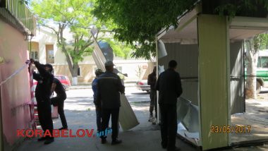 Незаконные МАФы в Корабельном демонтирует администрация Центрального района по поручению мэра (ВИДЕО) | Корабелов.ИНФО image 17