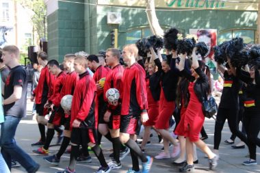 Активные участники Молодёжного фестиваля ко Дню Европы в Николаеве получили подарки от «Ника-Теры» | Корабелов.ИНФО image 2