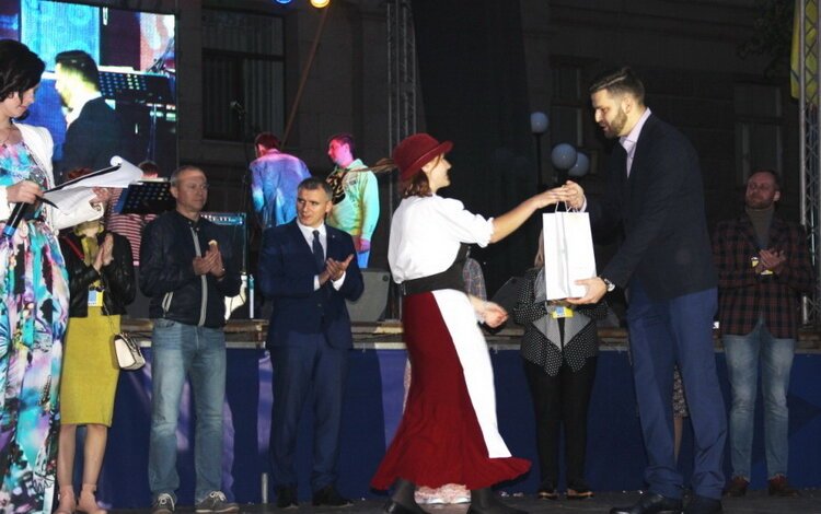 Активные участники Молодёжного фестиваля ко Дню Европы в Николаеве получили подарки от «Ника-Теры» | Корабелов.ИНФО image 6