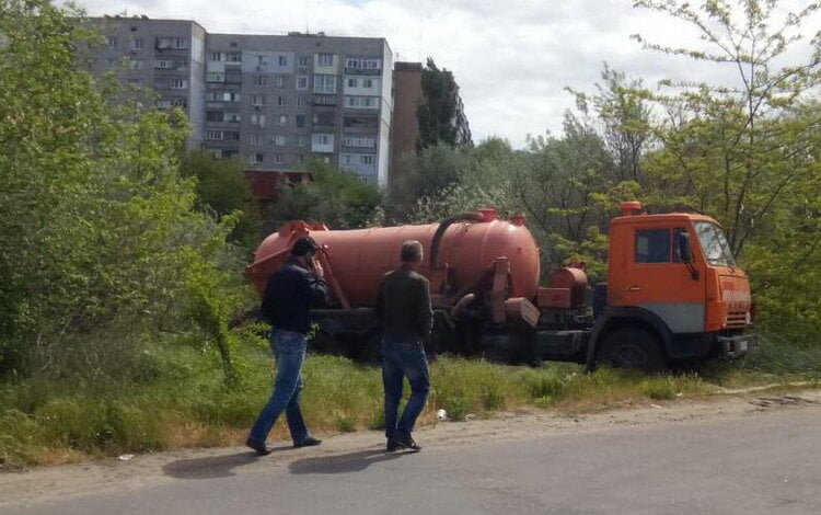 Приступили к откачке канализационных стоков из «озера» в Корабельном районе | Корабелов.ИНФО image 2