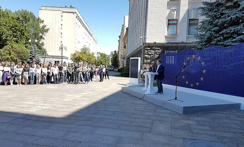 «Символическое падение бумажного занавеса», - 10 июня Порошенко запустил «таймер безвиза» в Киеве | Корабелов.ИНФО