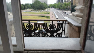 "Потерялся мальчик": мэр города Сенкевич через балкон сбежал из своего кабинета, скрывшись от полицейских, - СМИ | Корабелов.ИНФО image 1