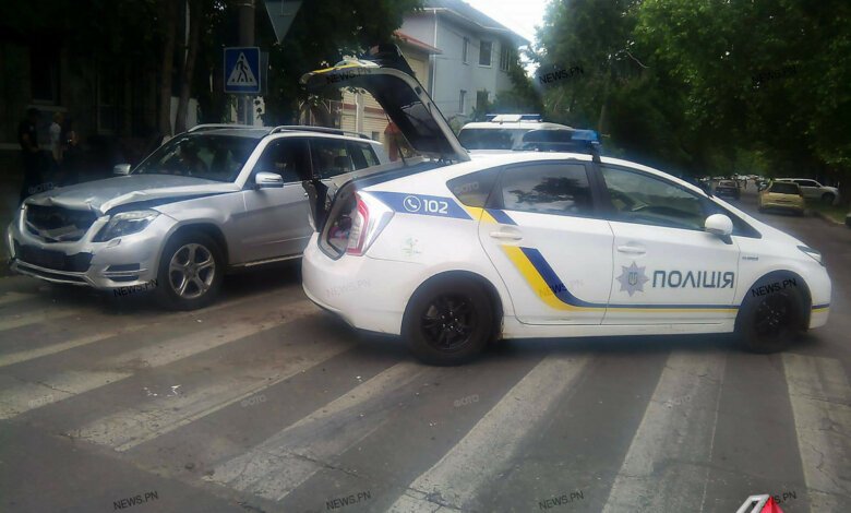 В центре Николаева полицейский Prius врезался в «Mercedes» и «Opel» | Корабелов.ИНФО image 1