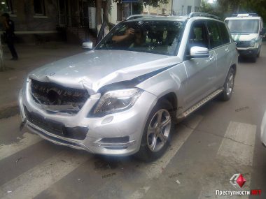 В центре Николаева полицейский Prius врезался в «Mercedes» и «Opel» | Корабелов.ИНФО image 3