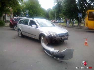 В центре Николаева полицейский Prius врезался в «Mercedes» и «Opel» | Корабелов.ИНФО image 4