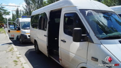 В Николаеве силовая опора рухнула на «маршрутку», пострадало два человека | Корабелов.ИНФО image 1