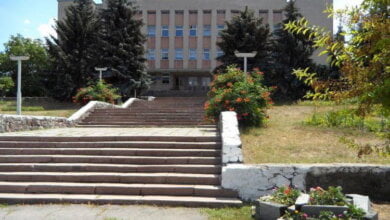 90-е: "Гаркуша согласился на обмен, но приготовил «бомбу»... О противостоянии чиновников Жовтневщины и школы №47 | Корабелов.ИНФО image 2