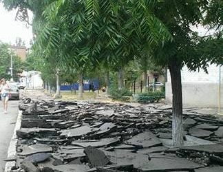 "Какой перекур?" В ходе ремонта дорожек возле ЗАГСа в Корабельном ломают старый асфальт и уложат новый (более 4 000 кв.м.) | Корабелов.ИНФО image 17