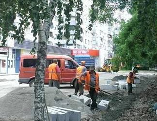 "Какой перекур?" В ходе ремонта дорожек возле ЗАГСа в Корабельном ломают старый асфальт и уложат новый (более 4 000 кв.м.) | Корабелов.ИНФО image 14