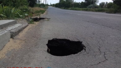 "Как бы беды не случилось": на дороге в Корабельном районе, под которой протекает речушка, провалился асфальт | Корабелов.ИНФО image 5