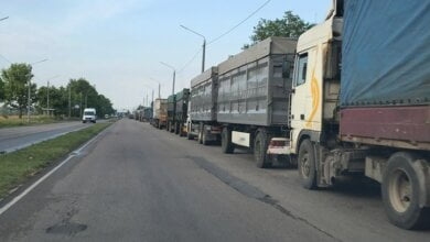 "Либо перекрывайте грузопоток в Корабельный, либо люди это сделают сами". Дороги снова загружены "фурами"| Корабелов.ИНФО