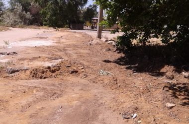 "Куда смотрят власти и Николаевоблэнерго?" Жители Корабельного просят восстановить разрушенный асфальт возле их дома | Корабелов.ИНФО image 1