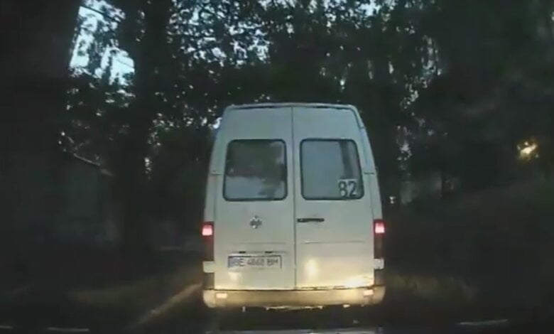 На пр.Богоявленском задержали пьяного "маршрутчика", в авто которого силой затащили женщину и 2 детей (ВИДЕО) | Корабелов.ИНФО