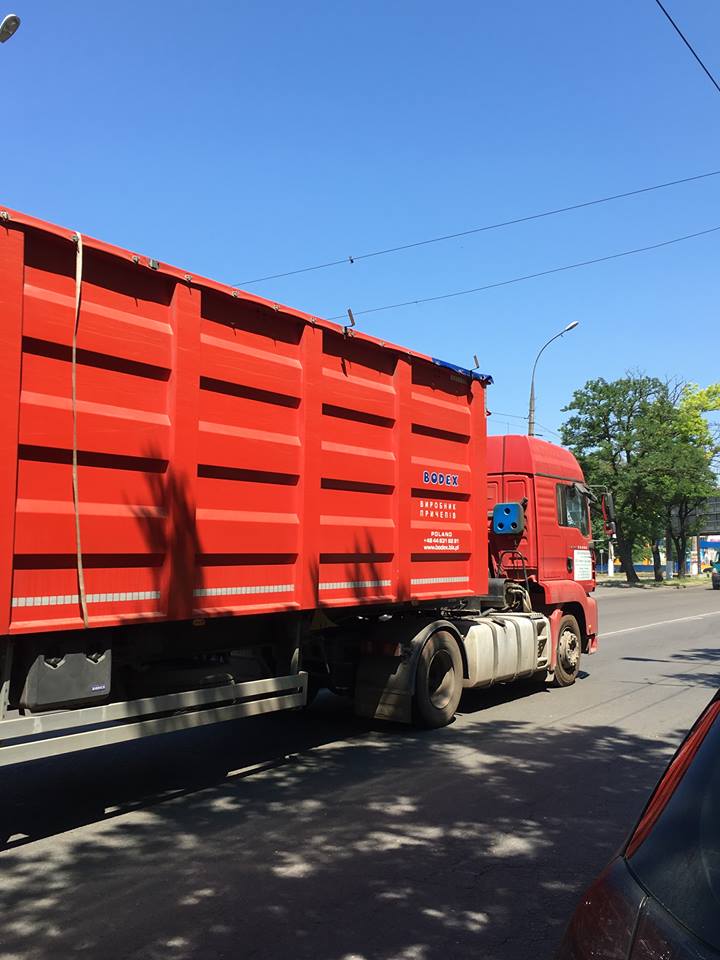 "В этом городе и области есть власть?!" - николаевский активист призывает прекратить пускать в город фуры в жару | Корабелов.ИНФО image 2