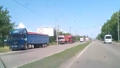 "Стоят и стоят", - фуры заполонили Широкобальский перегон (ВИДЕО) | Корабелов.ИНФО