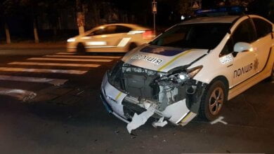 Ночью в центре Николаева полицейский «Приус» не пропустил «ВАЗ-21099» | Корабелов.ИНФО image 1