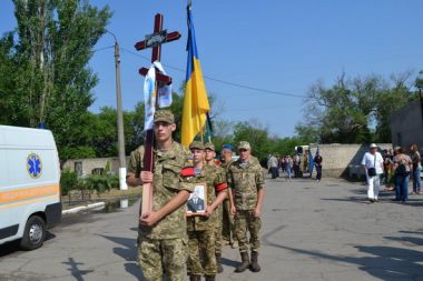 В последний путь старшину Александра Попова николаевцы провели на коленях | Корабелов.ИНФО image 4