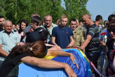 В последний путь старшину Александра Попова николаевцы провели на коленях | Корабелов.ИНФО image 9