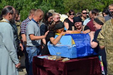 В последний путь старшину Александра Попова николаевцы провели на коленях | Корабелов.ИНФО image 10