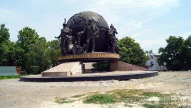 «Визитная карточка» Николаева - памятник корабелам и флотоводцам - уничтожается вандалами | Корабелов.ИНФО image 1