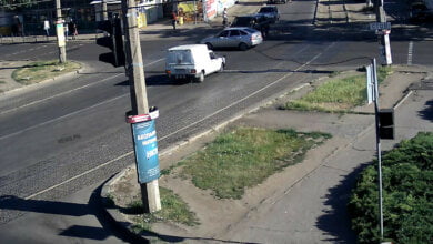 Опубликовано видео, как «Range Rover» в Николаеве перевернул на крышу «ВАЗ» | Корабелов.ИНФО