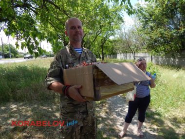 "Чтобы смотрел, и хотелось улыбаться!" Школьники разукрасили забор в Корабельном районе яркими рисунками | Корабелов.ИНФО image 21