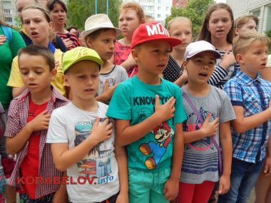 Вірних синів України Ольжича та Мислу вшанували у школі №1 під час закриття мовно-патріотичного табору (ВІДЕО) | Корабелов.ИНФО image 1