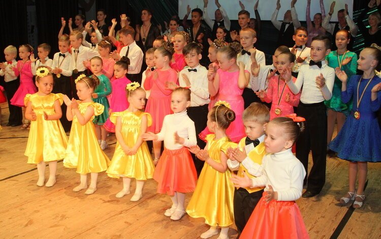 Він живе танцем, а його школу пройшли біля тисячі вихованців. У Корабельному відбувся концерт на честь Юрія Крижановського | Корабелов.ИНФО image 2