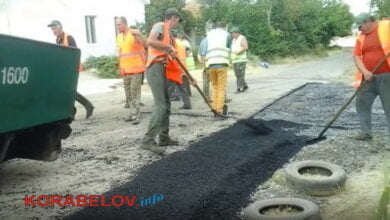 "Когда асфальт застынет, будет поздно!", - жители Корабельного просят принять меры к "дорожникам", засыпающим ливнестоки | Корабелов.ИНФО