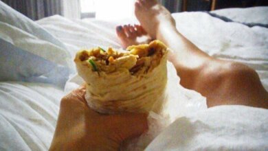 В Коблево парень обокрал четырех девушек, угостив их шаурмой с клофелином | Корабелов.ИНФО