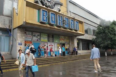 "Наче портал в потойбічний світ", - міністр Омелян про брудний і бридкий залізничний вокзал "Миколаїв" | Корабелов.ИНФО image 2