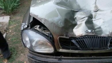 Молодики в Миколаєві прямо на капоті авто розпивали алкоголь, а потім збили насмерть людину, знявши це на ВІДЕО | Корабелов.ИНФО image 1