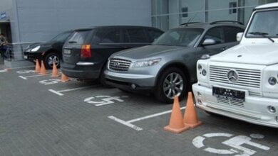 За парковку на месте для инвалидов будут штрафовать на 1020-1700 грн. | Корабелов.ИНФО