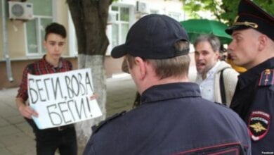 "Беги, Вова, беги!" Школьника, устроившего пикет, завуч спрашивала: "Как ты мог? Путин - священный грааль"| Корабелов.ИНФО