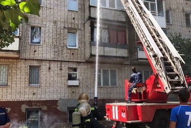 Снова пожар в "многоэтажке" Корабельного района Николаева: с огнем боролись два отделения 5-ой ГСПЧ | Корабелов.ИНФО image 2